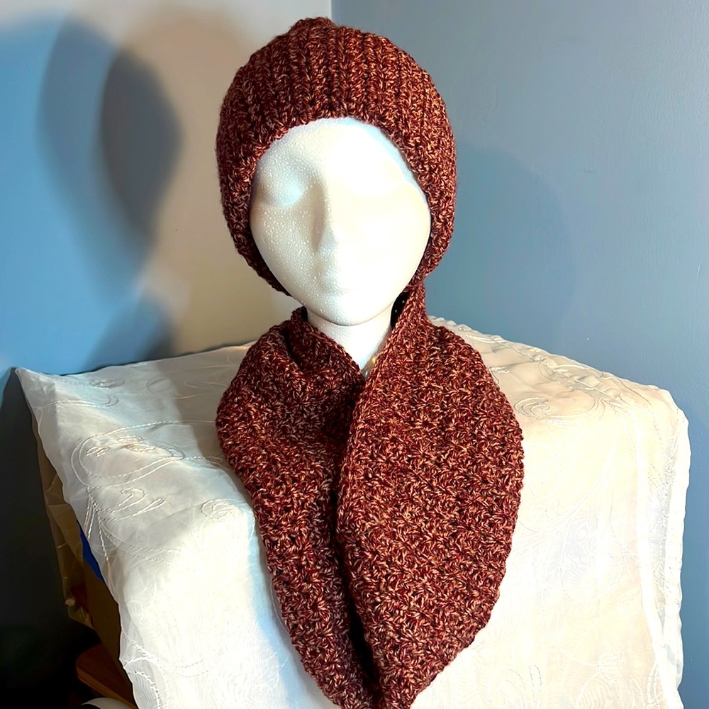 Handmade Crochet Woman/Girls Beanie and Infinity Scarf Set NEW - Picture 1 of 7